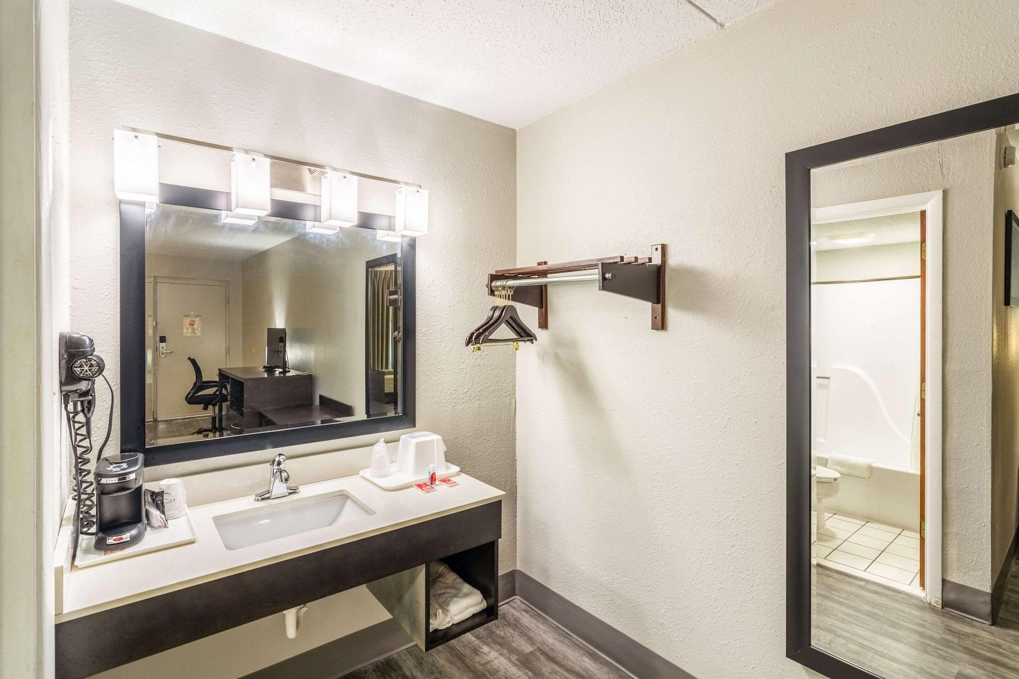 Econo Lodge Crestview Bagian luar foto