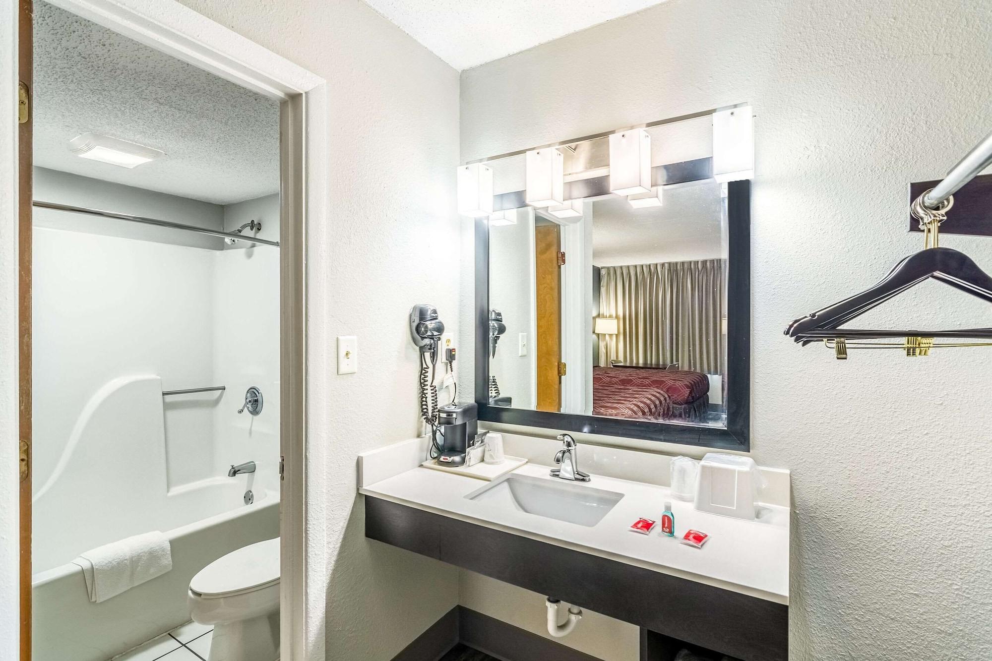 Econo Lodge Crestview Bagian luar foto
