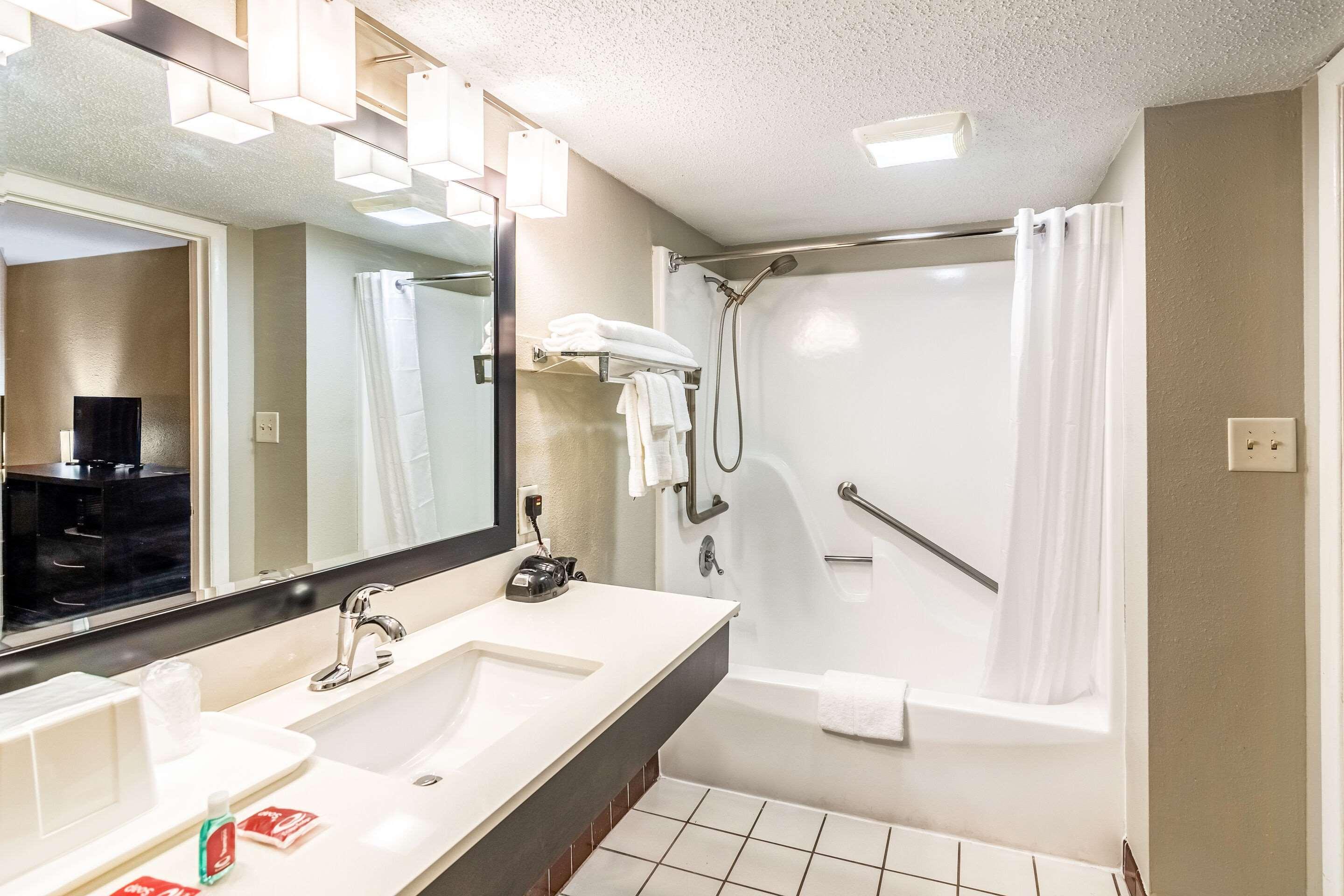 Econo Lodge Crestview Bagian luar foto