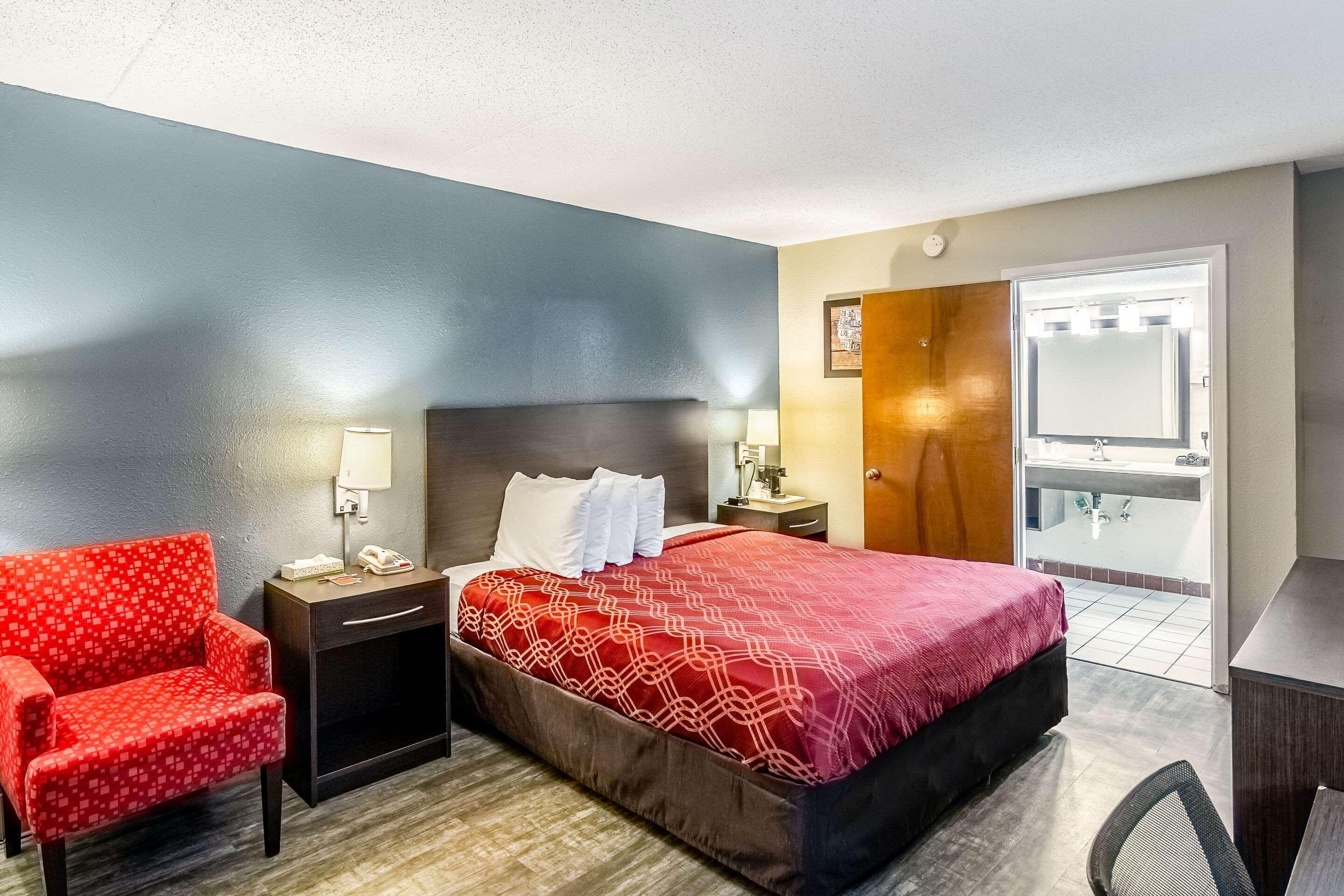 Econo Lodge Crestview Bagian luar foto